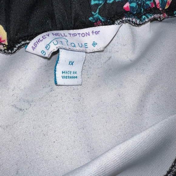 Pre loved Floral Boutique + Plus Size 1X Made by Ashely Nell Tipton Good Cond. - Picture 6 of 8